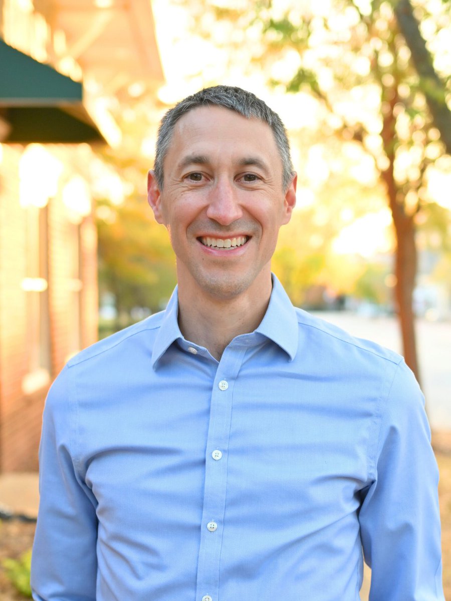 joossefamortho's tweet image. He loves straightening teeth, but it all started with a passion for dentistry! 🦷✨
ㅤ
Happy National Dentist's Day to our smile expert, Dr. Joosse! 😁
ㅤ
#DentistsDay #Orthodontist #SmileExpert #WilliamsburgVA