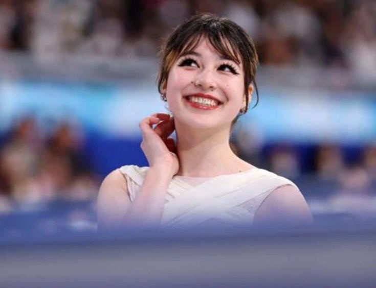 emmasarchivee's tweet photo. and you've got a smile that can light up this whole world https://t.co/DS0nVtC0Xg