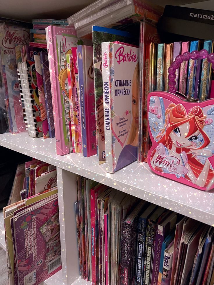 softlymagicall's tweet photo. This is exactly the kind of bookshelf we all dreamed of when we were little, right girls?🥹 https://t.co/ZnkI9ONF1N