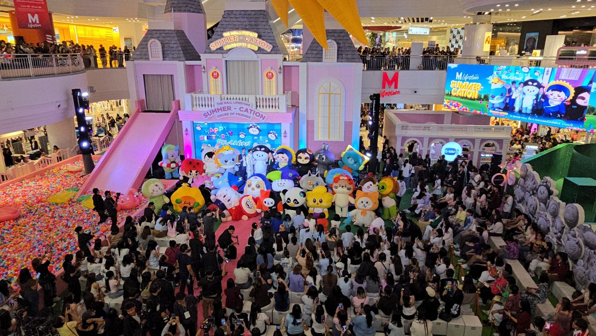 polcasan_GMMTV's tweet photo. ขอบคุณทุกๆคนที่มาหาซังและน้องๆวันนี้นะฮับบบบ สนุกที่ฉุดในโลกกกเยยย🤹🏻‍♀️🥁🎈
#THEMALLLIFESTORESUMMERCATION https://t.co/wUO3JWm49h