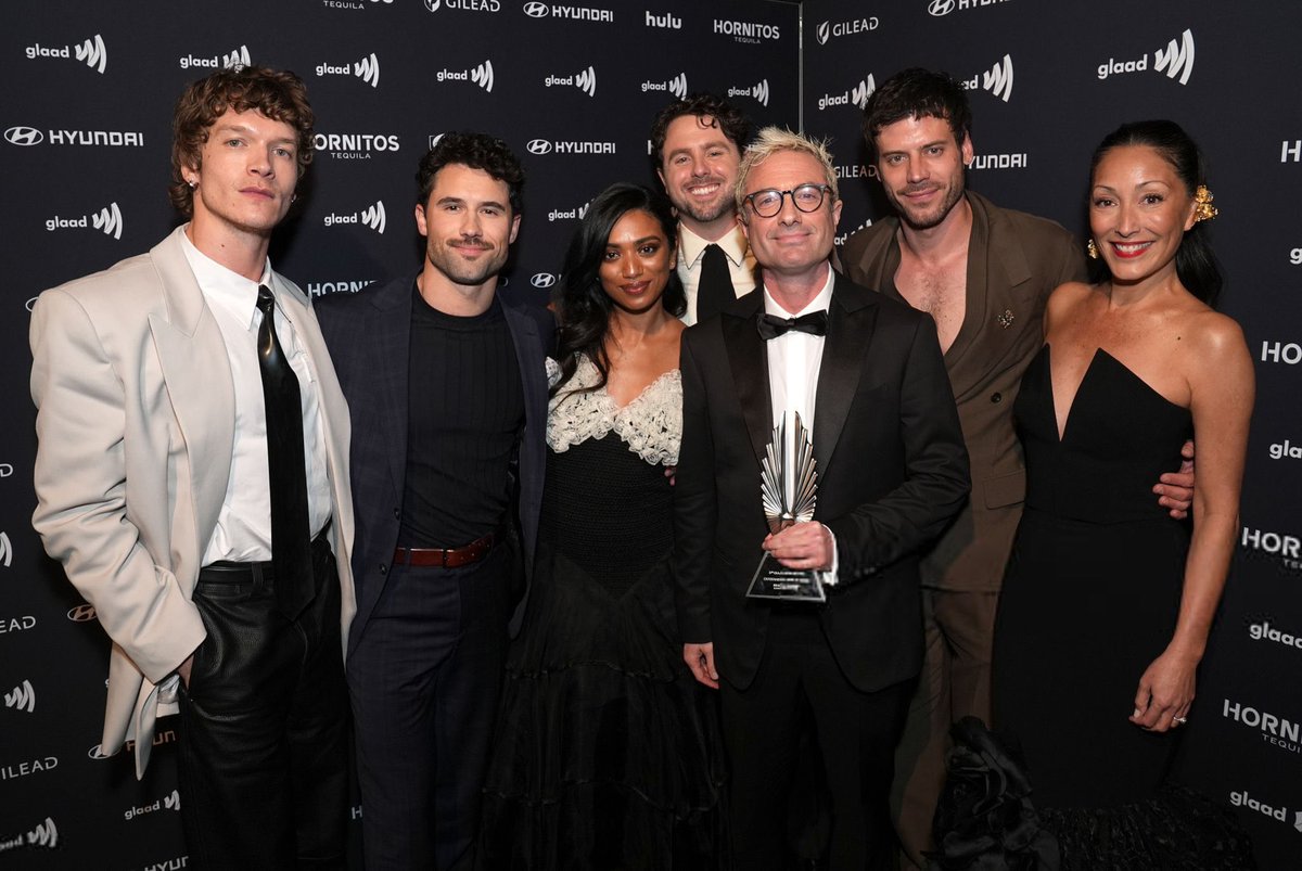 ¡Heated Rivalry gana en los #GLAADawards!

La serie se lleva el premio a Outstanding New TV Series ✨

En la gala estuvieron Jacob Tierney, Brendan Brady, Connor Storrie, Nadine Bhabha, Robbie GK, François Arnaud y Christina Chang.

📸 Michael Buckner / Presley Ann via Getty
