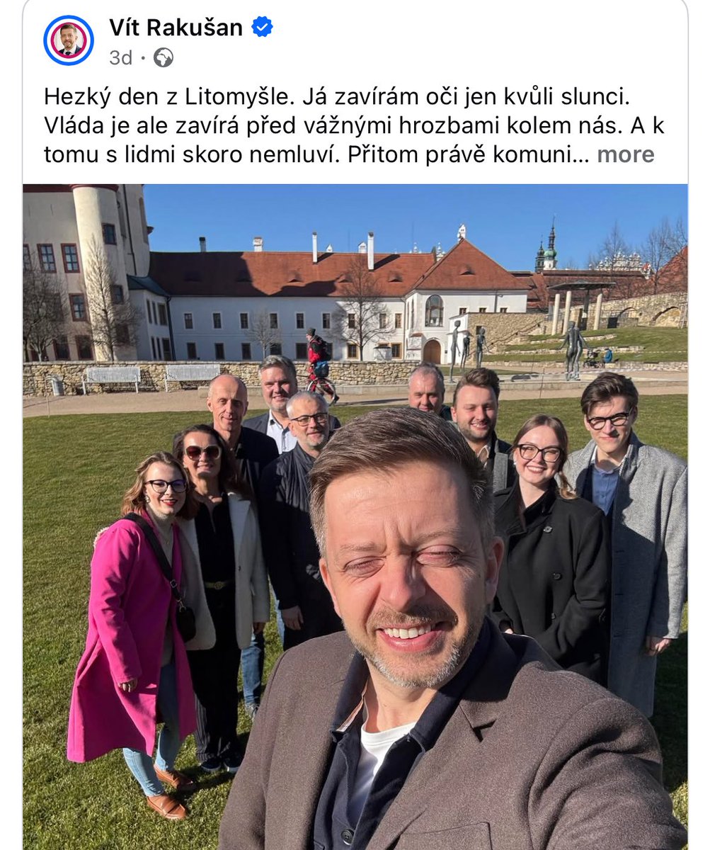 strasak_cyril's tweet photo. Vítek Rakušan přijel na návštěvu do Litomyšle. Škoda, že neumí číst. Naštěstí se nikomu nic nestalo 🙏 https://t.co/Pf4YXCKz6z