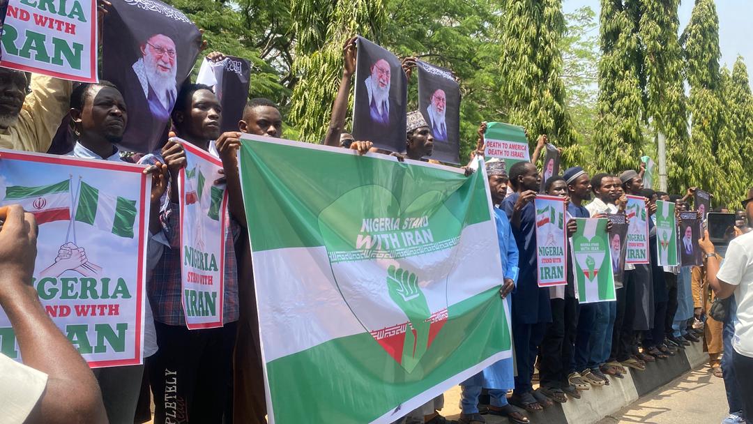 JUST IN: rally held in Nigeria's capital Abuja, in Solidarity with the Islamic Republic of Iran. The participants were holding the posters of the martyred Supreme Leader of Iran and where ecoying #DeathToAmerica, #DeathToIsrael slogans

Nigerians will always be in support of Iran