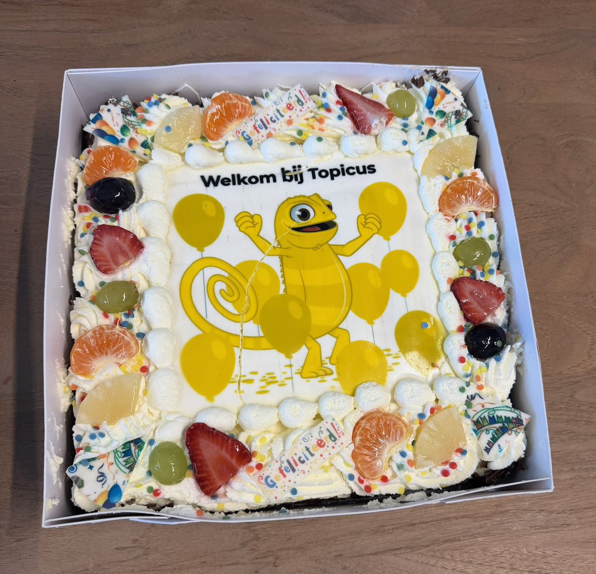 EddeHeus's tweet photo. Lekkere taart van de nieuwe baas #topicus #portalplus https://t.co/jneesn371R