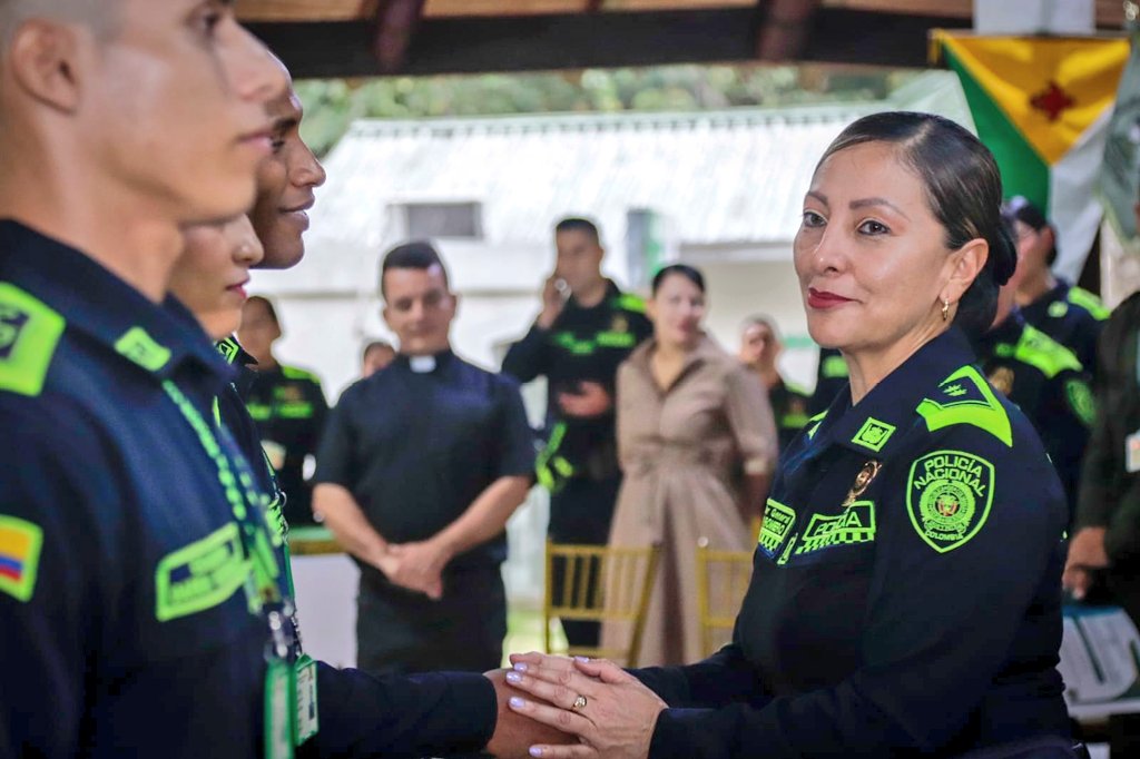 PoliciaMeta's tweet image. 👮🏼‍♀️ Hoy, desde la Escuela de Carabineros Eduardo Cuevas García, se llevó a cabo relación general con la Sra. BG. Yurian Jeannette Romero Murte, directora de Educación Policial, quien socializó la Estrategia Educativa Policial 2026 y el #PlanDemocracia “Voto Seguro”. #Dignidad #S2D