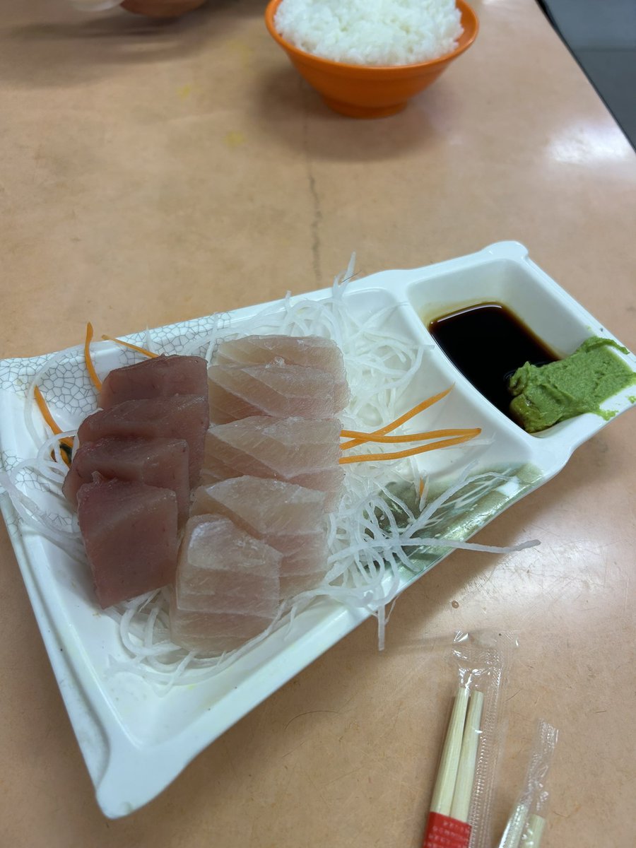 akagami_maximum's tweet photo. 初台湾での刺身 https://t.co/IolmdFr70N