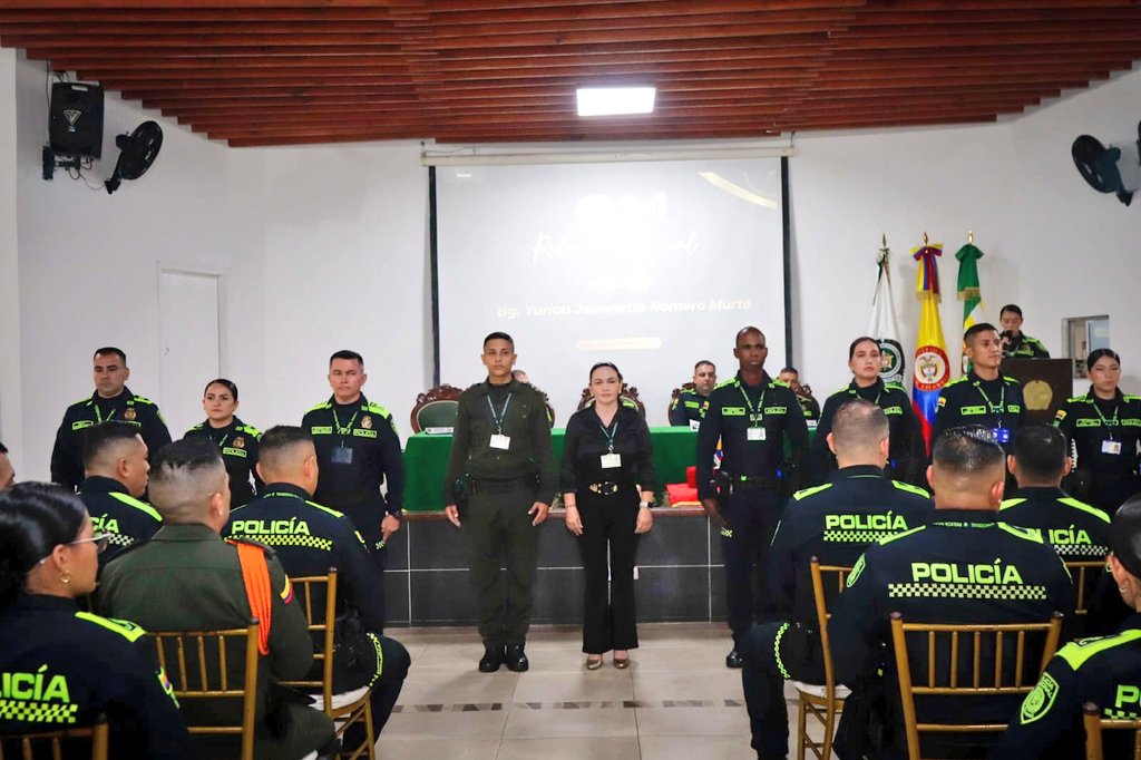 PoliciaMeta's tweet image. 👮🏼‍♀️ Hoy, desde la Escuela de Carabineros Eduardo Cuevas García, se llevó a cabo relación general con la Sra. BG. Yurian Jeannette Romero Murte, directora de Educación Policial, quien socializó la Estrategia Educativa Policial 2026 y el #PlanDemocracia “Voto Seguro”. #Dignidad #S2D