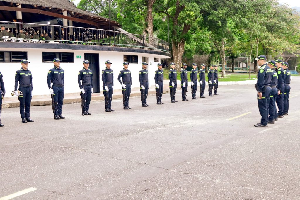 PoliciaMeta's tweet image. 👮🏼‍♀️ Hoy, desde la Escuela de Carabineros Eduardo Cuevas García, se llevó a cabo relación general con la Sra. BG. Yurian Jeannette Romero Murte, directora de Educación Policial, quien socializó la Estrategia Educativa Policial 2026 y el #PlanDemocracia “Voto Seguro”. #Dignidad #S2D