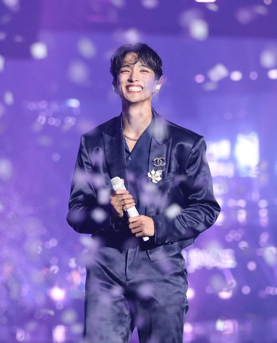 KyeomsBaekery's tweet photo. Dokyeom’s mom named him Seokmin, which means Big Gem, because he was born tiny and premature, wishing he’d grow up big and healthy

Showered with so much love, he grew into a rockstar who overflows with so much love, shining brighter than any gem🥹🤍 https://t.co/tMPlBzXups