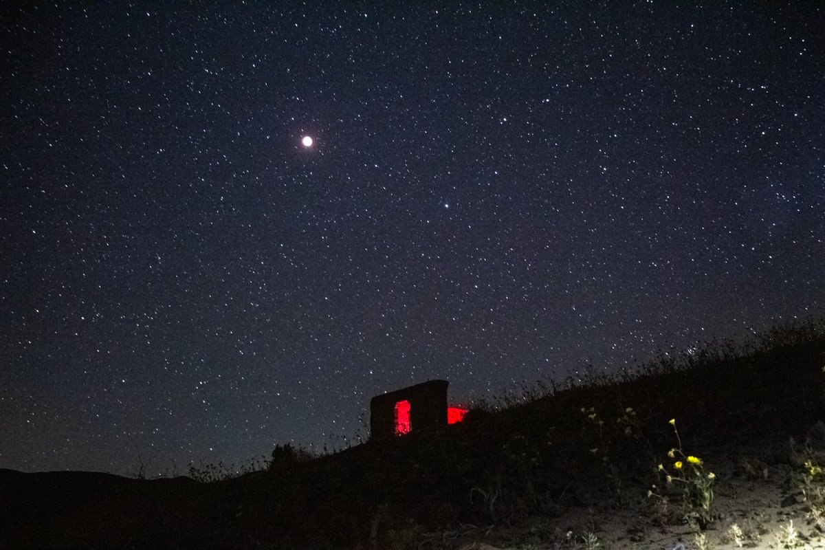 tornadartz's tweet image. Night Skies during the Lunar Eclipse #bloodmoon a few days ago.
Death Valley, CA
