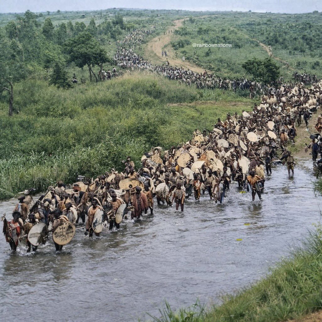 RainbowNationW's tweet photo. Zulu Warriors crossing Umhlanga River towards Ibotwe (later known as Natal). 

1830. https://t.co/O1zrFg64rg