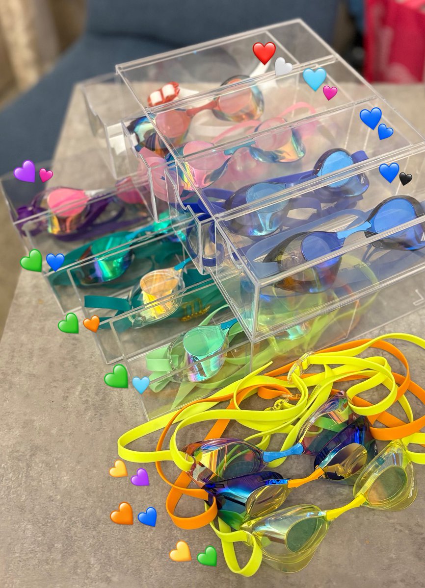 fusseiya's tweet image. 毎日コーデ選ぶ時取りやすいように
サングラスケースにまとめたら可愛すぎる🥽🎨🍓🌸🍋🍊🍀🪻🫐💎🧊 #view