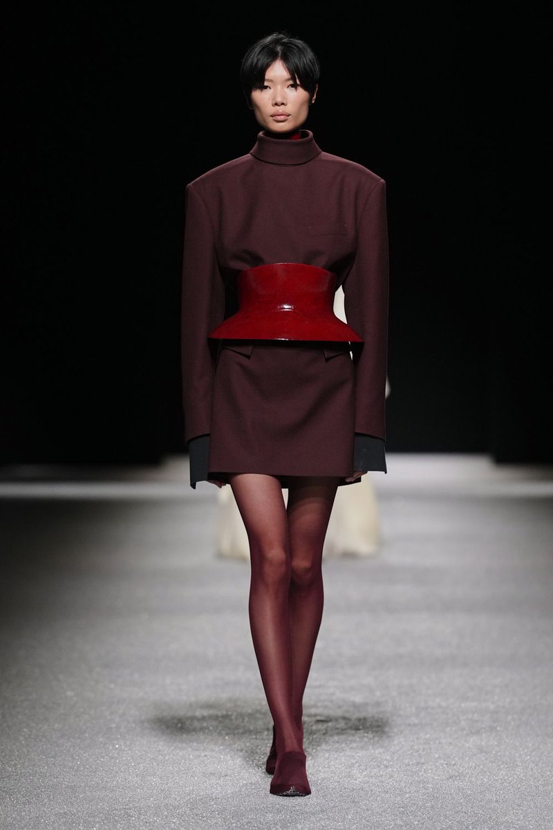 LaModeUnknown's tweet photo. The PLEATS and BUSTIER of ✨️Issey Miyake✨️ Fall/Winter 2026.🪡 https://t.co/bDnbBBXnT0