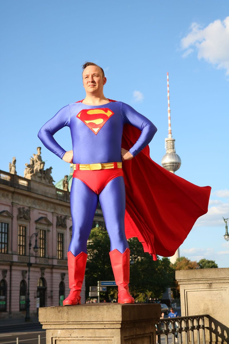 Superfavoberlin's tweet photo. Friday friyay 🥳
Pic by @berlin_spider
#berlin #friday #superman #tvturm #cosplay https://t.co/c6TB8LGRt6