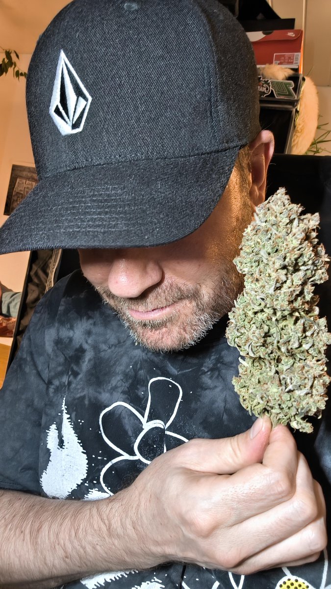 💨4⃣2⃣0⃣ HIGH GIVEAWAY 💨
T-shirt + NEW LOGO SOCKS TEXTILE POT + Jar
10 seeds of your choice 🌱✨
You know what to do:
• Follow fast_buds
• Tag 3 friends
• Like + Retweet
OG Kush Auto by ProofLiving6328 
We will announce the winners next week!