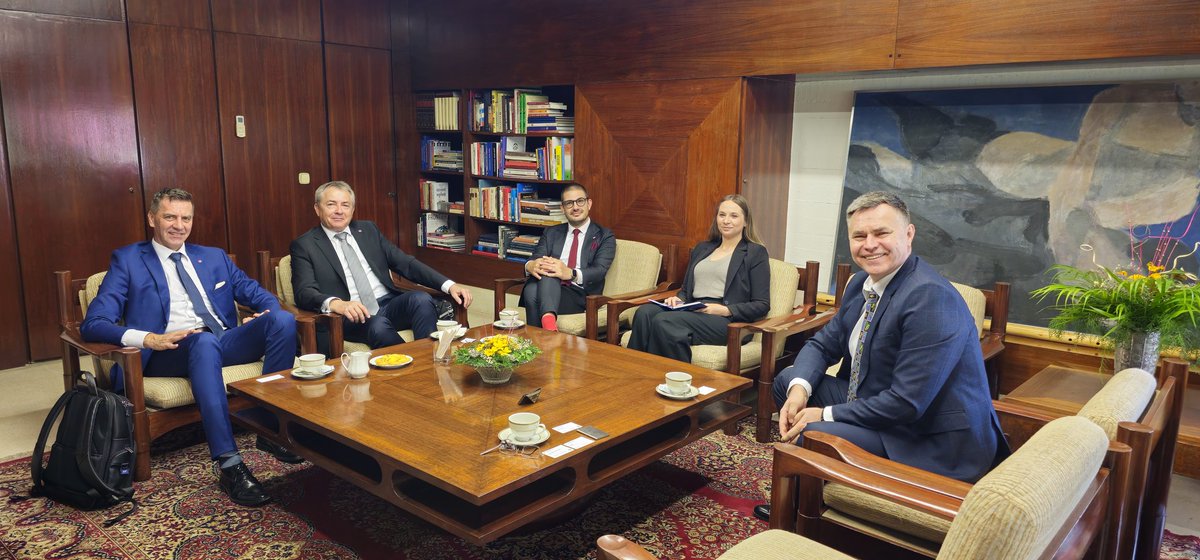 RobertMaxian's tweet image. Great meeting with Rastislav Podhorec, DG of EXIMBANKA 🇸🇰 and his colleagues. We discussed strengthening support for 🇸🇰 exporters and opportunities for business cooperation in 🇮🇳. 
#Slovakia #Trade #Export #EconomicDiplomacy