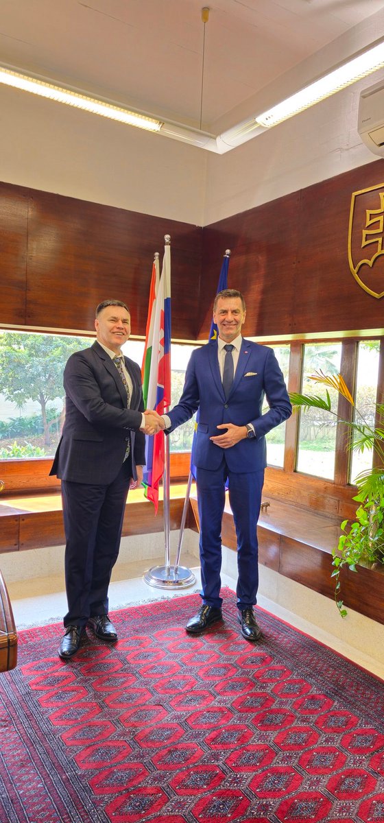 RobertMaxian's tweet image. Great meeting with Rastislav Podhorec, DG of EXIMBANKA 🇸🇰 and his colleagues. We discussed strengthening support for 🇸🇰 exporters and opportunities for business cooperation in 🇮🇳. 
#Slovakia #Trade #Export #EconomicDiplomacy