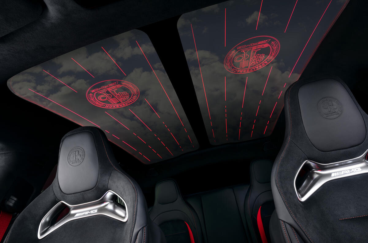 NEWCARinjapan's tweet photo. 新型メルセデスAMG GT 4ドアクーペの内装が公開されました。 https://t.co/qOhR3tQI8T