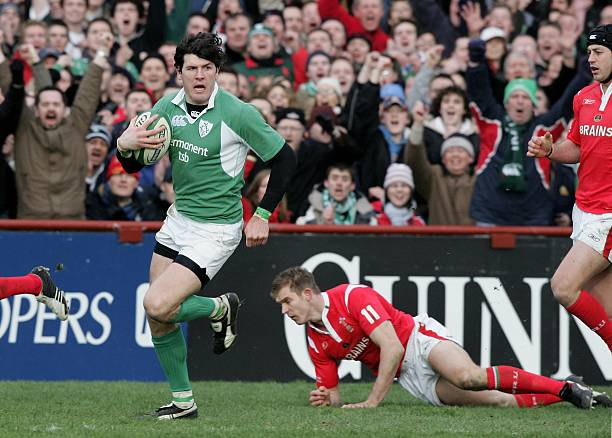 jpstafford's tweet photo. In 2006, a year after their Grand Slam, Ireland dismantled Wales 31-5 in Dublin.
Gavin Henson was booed by the home crowd (his 2005 book had accused Brian O'Driscoll of gouging).
Oddly, several Irish journalists claimed the boos were from Welsh fans. #WALvIRE #rugbyhistory https://t.co/fSrNo2iIWB