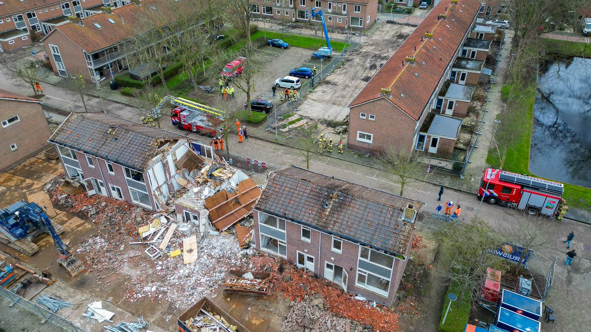 Grote gasexplosie met gewonde brandweerlieden en vermisten in Lekkerkerk