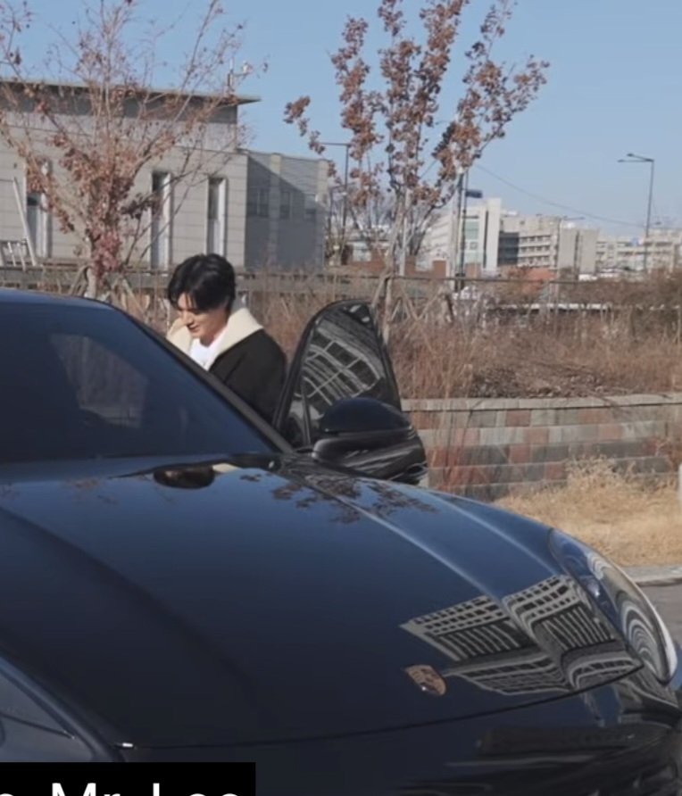 JENO DRIVING A PORSCHE......my knees feel weak