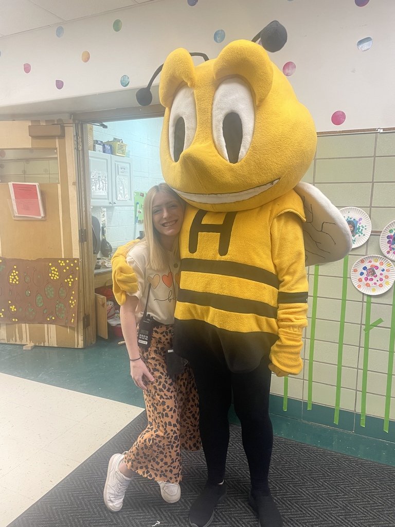 WashingtonD50's tweet photo. Happy School Social Worker Day to our wonderful, Ms. Tabitha! Ms. Tabitha is a crucial part of our Washington family. Her compassion and understanding help our students grow everyday. Thank you, Ms. Tabitha! 💛🖤 #SchoolSocialWorkerAppreciation https://t.co/fYJQuaDzIF
