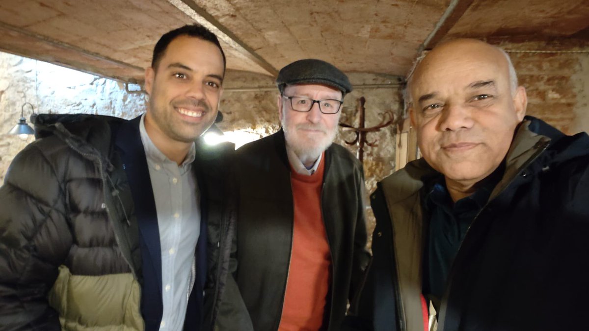 angelcolom's tweet photo. Aquest matí, amb l’@ericbertran i en Shafiq … hem fet el que jo en dic ‘un esmorzar de país’…

👉 En Shafiq és amic del Prat q des d fa molts anys treballa per a la integració dels nous catalans d’origen paquistanès a Catalunya i al catalanisme…! … #fentpaís! #Pla8Milions https://t.co/RhrExhP7Dy