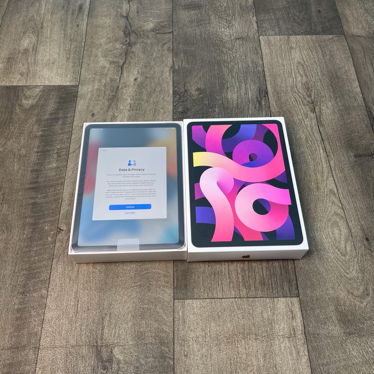 LaptopsArena's tweet photo. Apple Ipad Pro 11″ M1 Chip 256GB Wi-Fi + Cellular-Silver
Kes 98,000.
Call 0721763763
#ipadpro #ipadair4 #ipadpro11 #laptopsarena #wesellmac https://t.co/UJcixnUcor