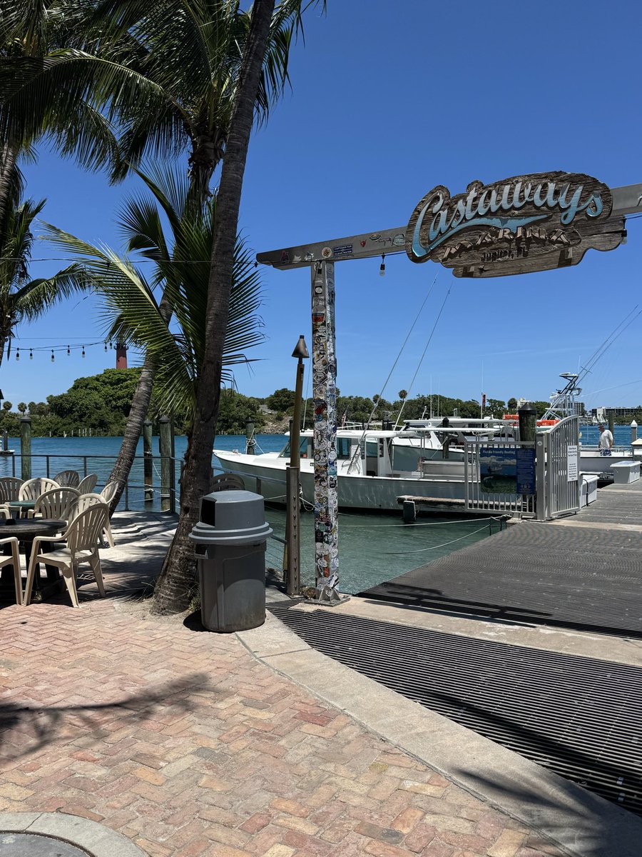 CruzinParadise's tweet image. Beach 🏖️ or Pool 🏊🏽 Today The Weather is Back !#SouthFlorida @Robertperrette