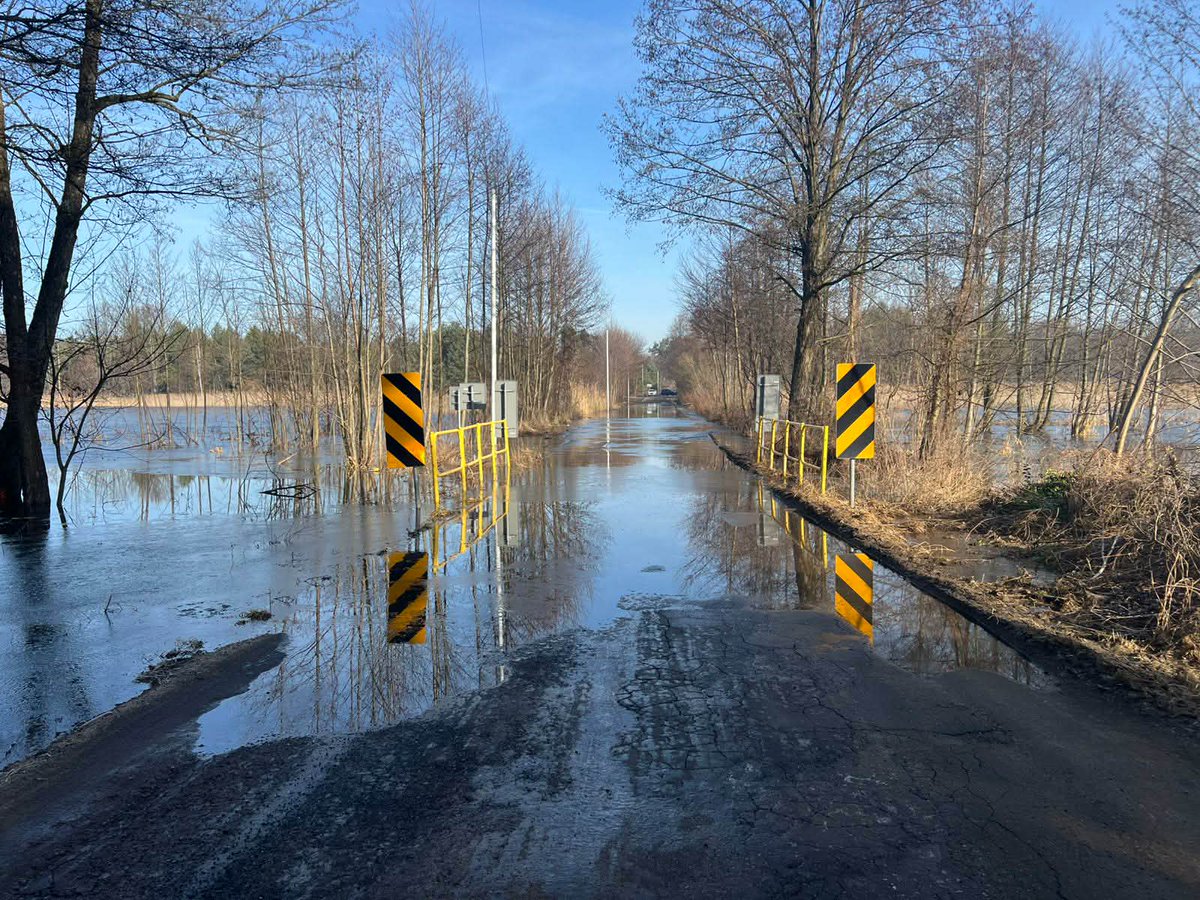 rdcpolskieradio's tweet image. 🔴Bug wylał koło Wyszkowa. Zamknięta jest jedyna droga łącząca Deskurów i Drogoszew

Więcej: rdc.pl/aktualnosci/ma… #Deskurów #Bug
