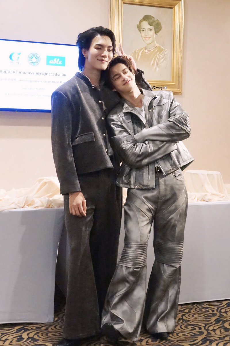 ไม่มีอะไรจะเหมาะสมได้เท่านี้แล้ว เขินขนาดความสูง ลงตัวไปหมด

FUTURE FAIR GALA WITH BOATOAT 

#BoatYongyut
#OatPasakorn
#BoatOatinPhuket