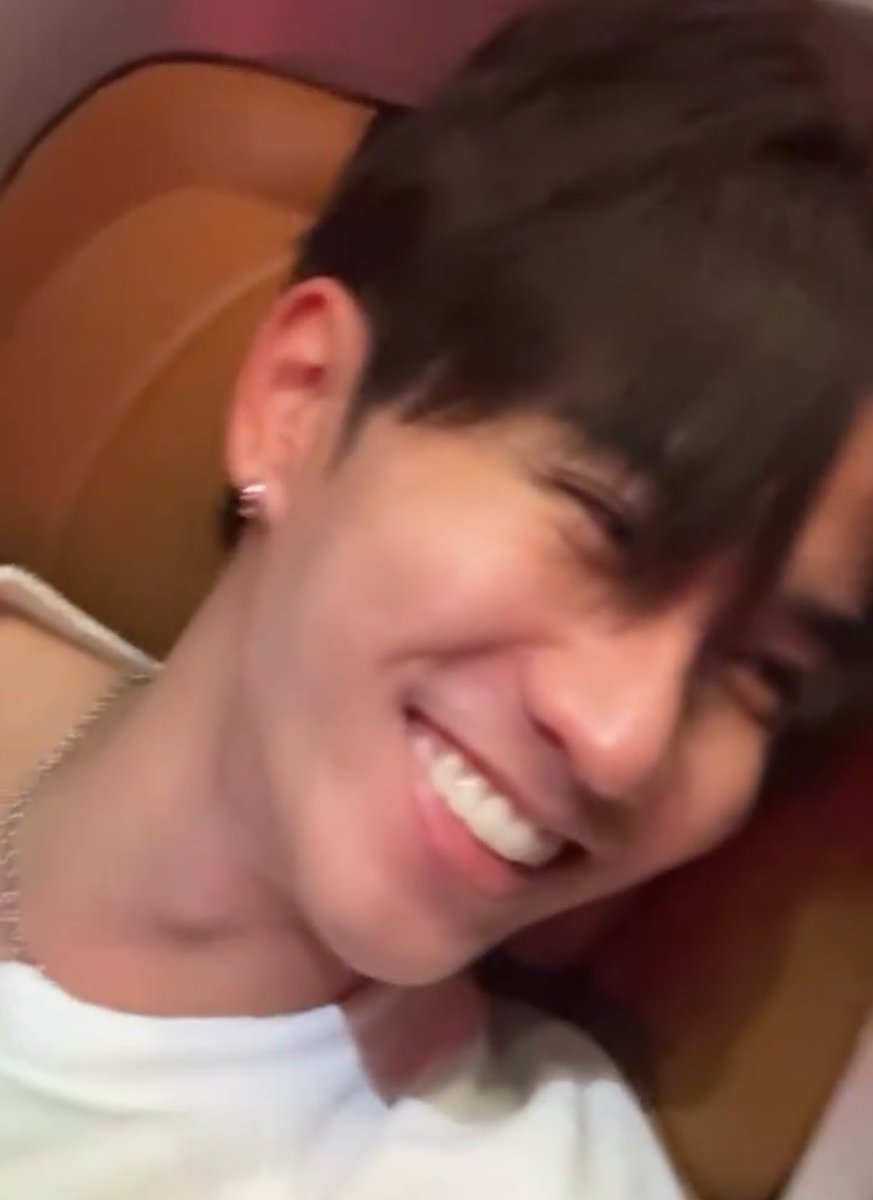 นี่คือสายตาที่ฮีมองน้องต้าหรอออ ชั้นเขินนนน พี่เมะทำไรฟ่ะะ😭😭😭😭😭