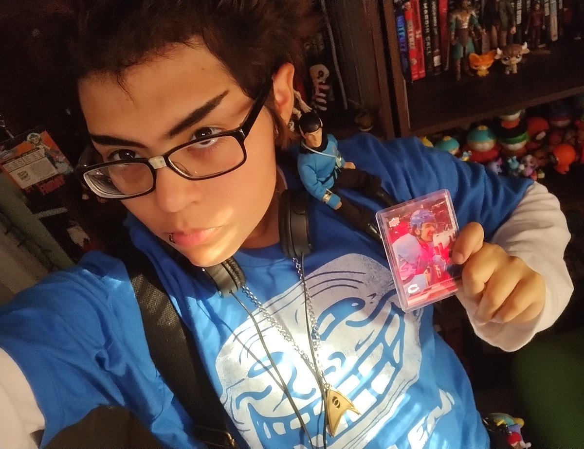 dislocatedwrist's tweet photo. Wearing some bullshit  for my date but my Spock doll and Arber card match well with it :P https://t.co/RqAKjoVkPX