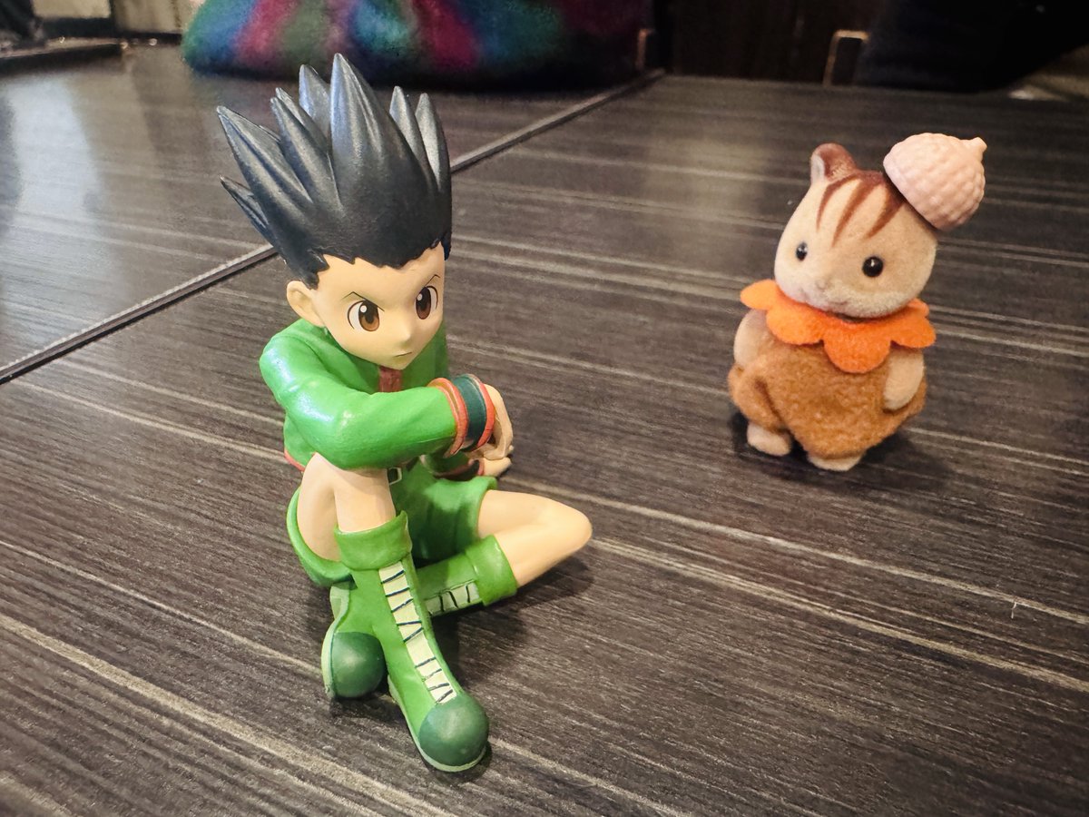 DIVAJURIAlovey's tweet image. じゅり、ゴンさんだよ
ゴンさんが一時間ここで待つと言うからおでんを見に行ったよね
そんなゴンさんと背中合わせで待つ、友情だね