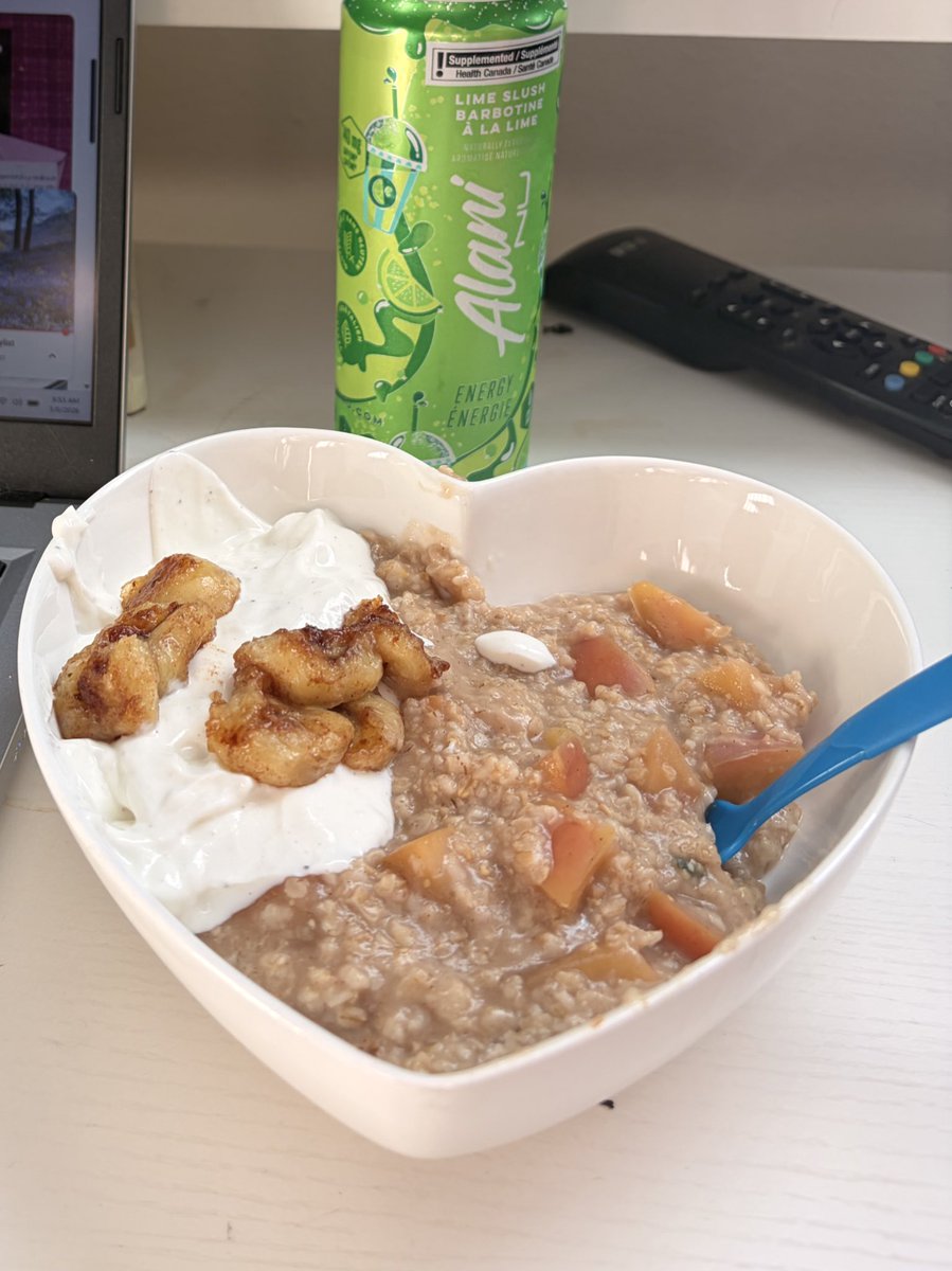 grnt3a's tweet photo. I love oatmeal 🫶🏼 340cals https://t.co/uP8ZtuK61l