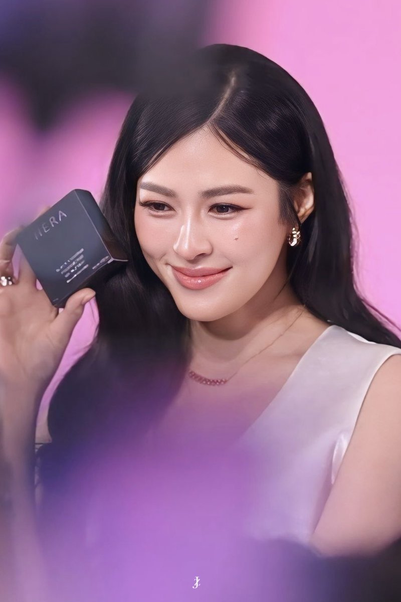 J617Z's tweet photo. [260306] LINGLING

LINGLING HERA CUSHION
#HERALoverWithLinglingKwong
#CentralTheFashionDisruptorsXLingXHera
#HERAxCentralTheFashionDisruptors https://t.co/8pqJkvm5Wl
