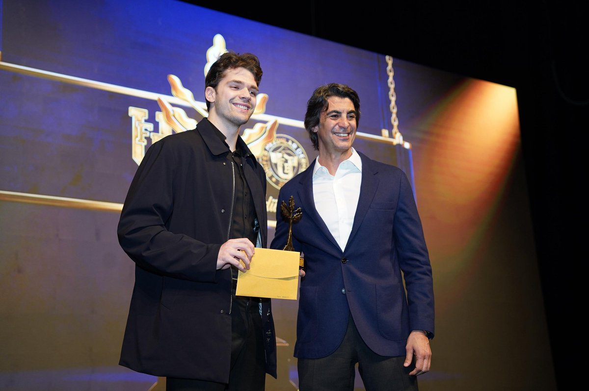 #AydınlıkGelecekÖdülleri2025 “Yılın Erkek Basketbolcusu Ödülü”nün sahibi Tarık Biberovic!