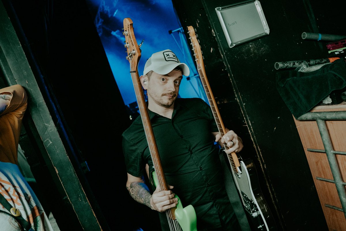 jamespendle's tweet image. The tour rolls on and only 2 shows left.

What an adventure 🤘🤘

@gavfrontrow 

#guitartech #basstech #tourlife