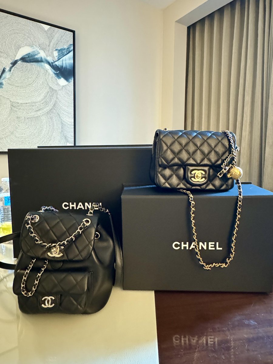 JustinRamsnh's tweet photo. I fell in love with this bag at first sight today. The sophisticated black design is small and exquisite, it's like it was made for me! https://t.co/k15nvYEe1V