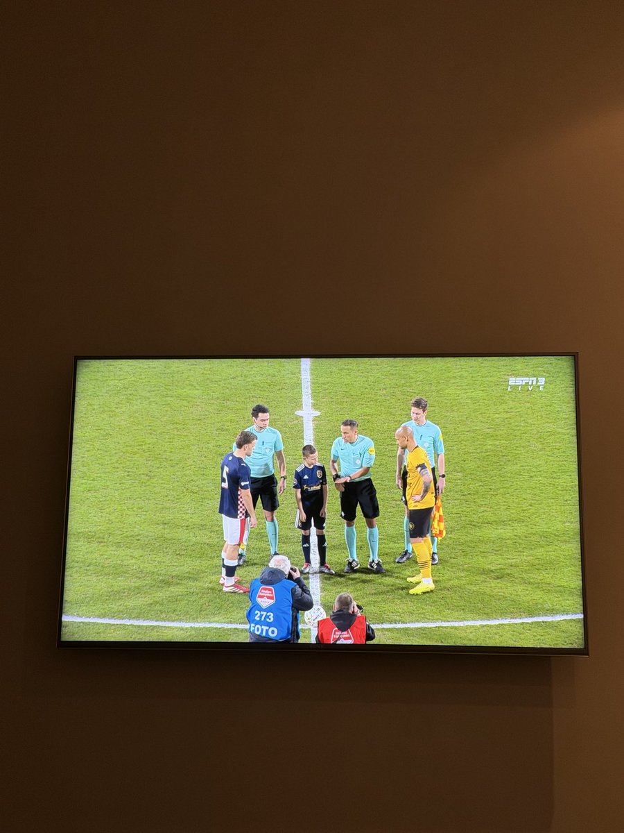 Doconoot's tweet photo. Vanaf de bank vandaag, kemaan mannen💛🖤 #RJCJPS https://t.co/qEB6ZmEjIP