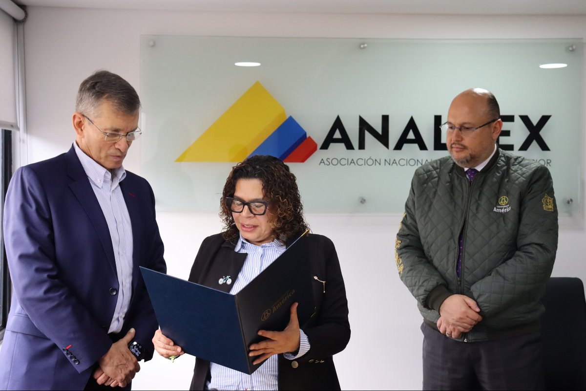 Universidad de América tweet media