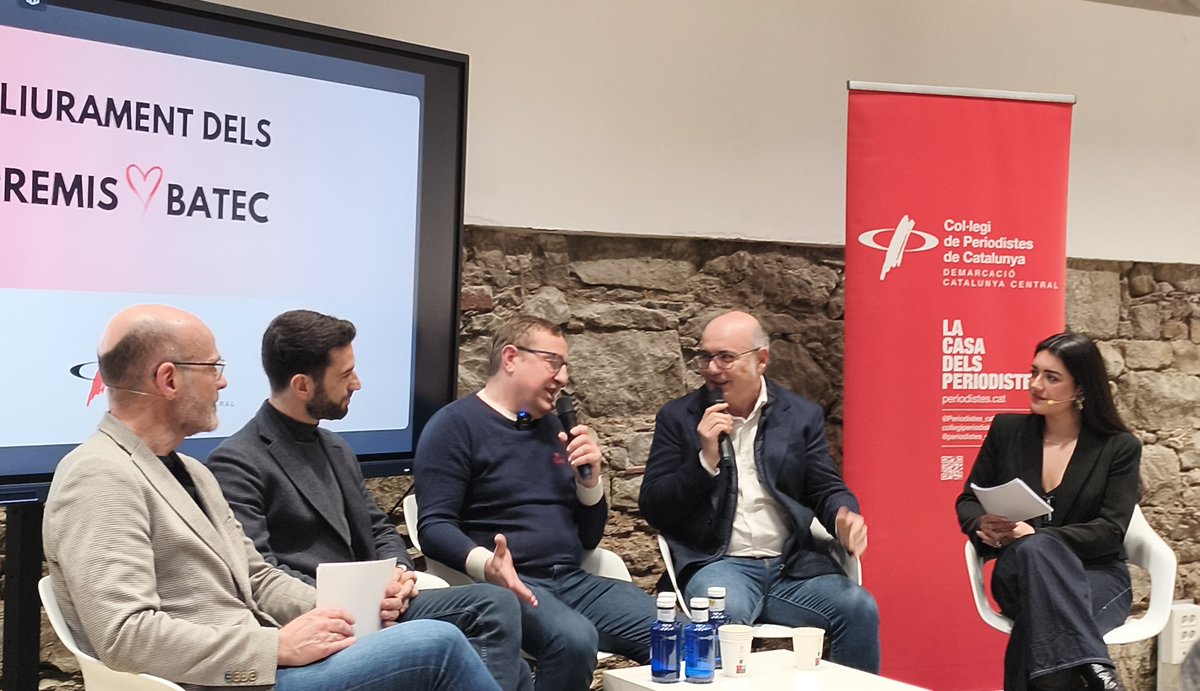 periodistes_cat's tweet photo. Abans del lliurament dels guardons, gaudirem d'una conversa sobre periodisme amb @jordideplanell, @carlesjodar i  Manel Medina.

#PremisBatec https://t.co/YCJVTawoc2