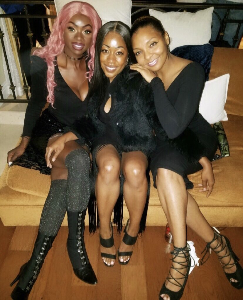 MS_GIGI_'s tweet image. My tinkerbell era… At Zendaya’s Dad’s house party in 2019.                                         P.S. If a Woman doesn’t have female friends don’t trust her, something is wrong. At the end of the day, YOU are the common denominator in your life. BE NICE attract NICE 🫶🏾 #Simple