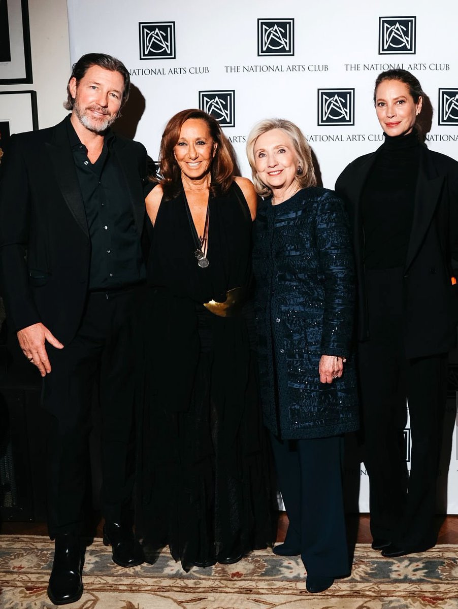 Hillary In Pictures tweet media