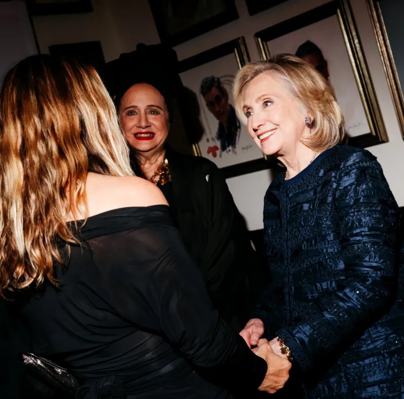 Hillary In Pictures tweet media