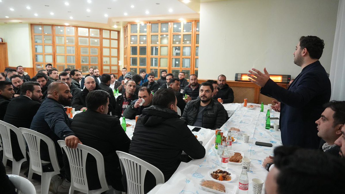 mesutbozatli's tweet photo. Birlikte birçok güzel çalışmalara imza attığımız Gaziantep İl Gençlik Kolları Başkanlığım döneminde yol arkadaşlığı yaptığım kıymetli yönetim kurulu üyelerimizle iftar soframızda bir araya geldik.

Ramazan’ın bereketi ve kardeşlik ikliminde aynı sofrayı paylaşmanın mutluluğunu yaşadık. Rabbim muhabbetimizi, birliğimizi ve kardeşliğimizi daim eylesin.

Daha nice bereketli Ramazan sofralarında yeniden buluşmak dileğiyle…