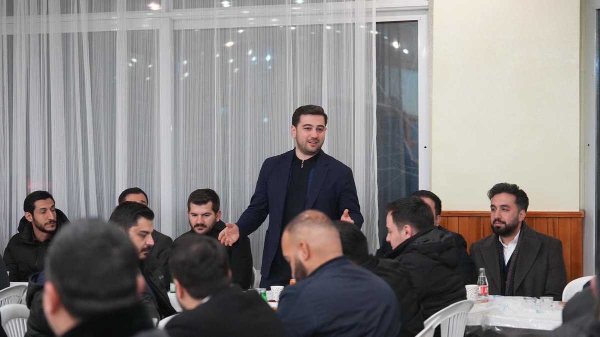 mesutbozatli's tweet photo. Birlikte birçok güzel çalışmalara imza attığımız Gaziantep İl Gençlik Kolları Başkanlığım döneminde yol arkadaşlığı yaptığım kıymetli yönetim kurulu üyelerimizle iftar soframızda bir araya geldik.

Ramazan’ın bereketi ve kardeşlik ikliminde aynı sofrayı paylaşmanın mutluluğunu yaşadık. Rabbim muhabbetimizi, birliğimizi ve kardeşliğimizi daim eylesin.

Daha nice bereketli Ramazan sofralarında yeniden buluşmak dileğiyle…
