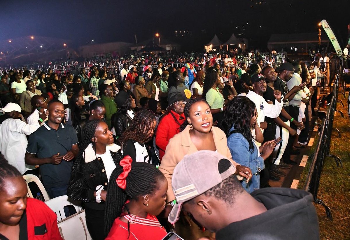 History is being written at kololo independence grounds  at the  #MakomaLiveInKampala  experience ,God has been good 🙌
#NewVisionat40
