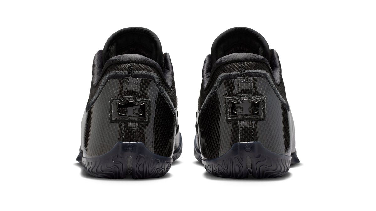 Official images of the Nike LeBron 23 "Masked Menace" has landed.
ㅤ
Inspired by the iconic black carbon fiber mask he wore in Miami and was later banned by the NBA.