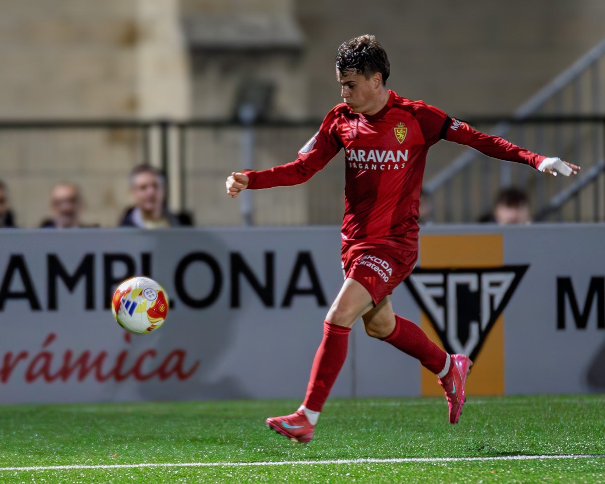 El fútbol es el sitio de las grandes historias y Hugo Pinilla será titular con el #RealZaragoza por 1ª vez en liga. Han pasado 5 días del fallecimiento de su madre

Había que jugar con el corazón, dijo David Navarro. Y en este Zaragoza ninguno late tan fuerte como el de Hugo
